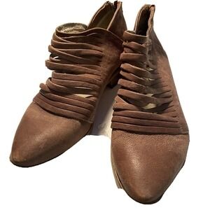 FREE PEOPLE  Patina Leather Lost Valley Zip-Up Ankle Boots sz 38 Tan Brown